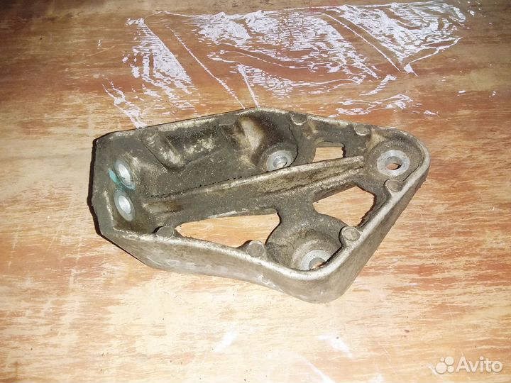 Кронштейн опоры двигателя Daewoo Nexia