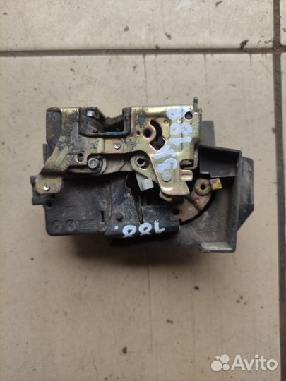 Замок открывания двери задний Renault Laguna I