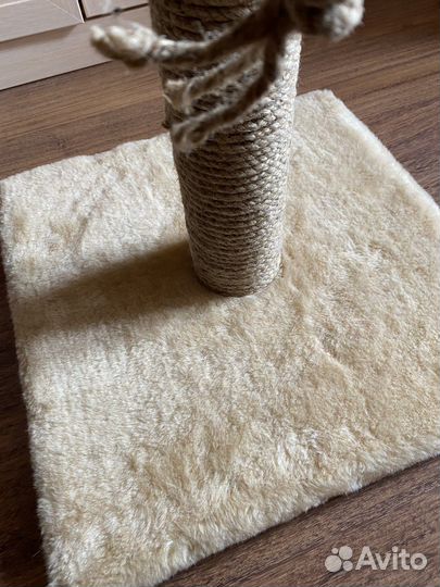 Когтеточка для кошки столбик с лежанкой