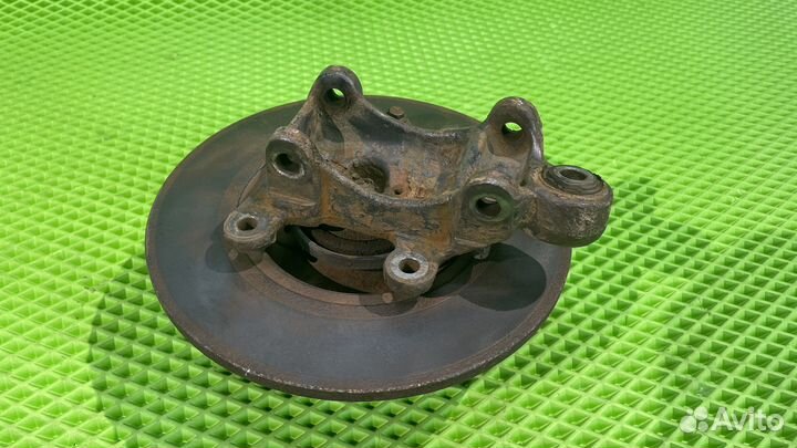 Кулак задний правый Alfa Romeo 156