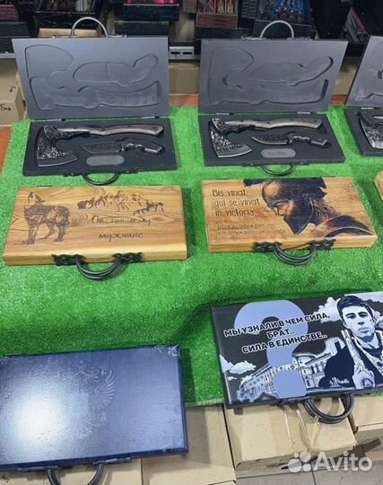 Топор и нож в кейсе из массива дерева карагач