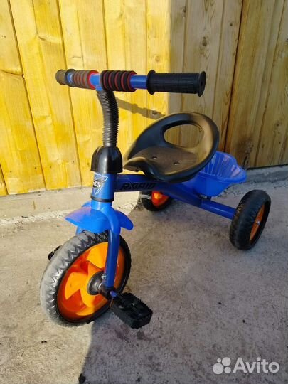 Трехколесный велосипед