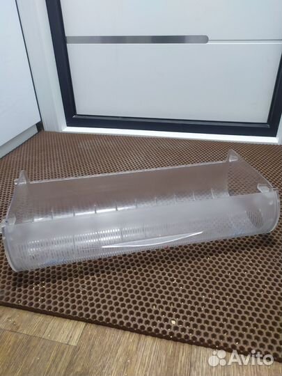 Ящик в морозилку, бутылочница и нижняя ручка