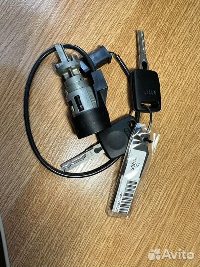 Личинка замка зажигания 4А1 905 855 С