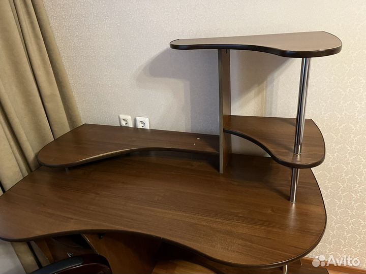 Компьютерный стол со стулом
