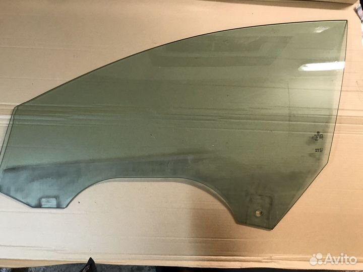 Стекло передней левой двери VW Passat CC