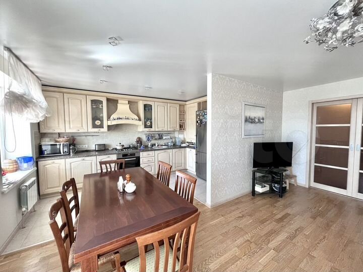 3-к. квартира, 110 м², 10/10 эт.