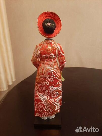 Статуэтка девушки в национальном вьетнамском костю