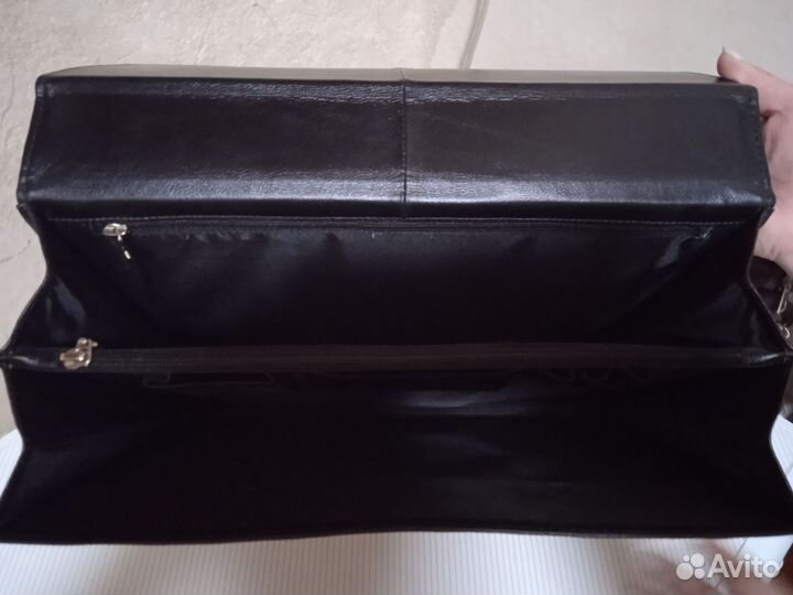 Продаётся мужской портфель