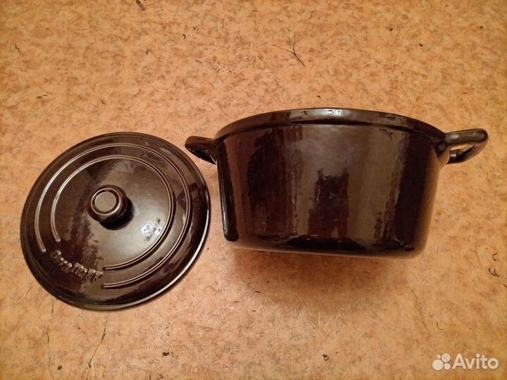 Чугунная кастрюля эмалированная