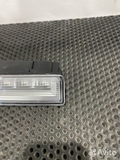 Плафон двери правой Volvo FH5 84810911