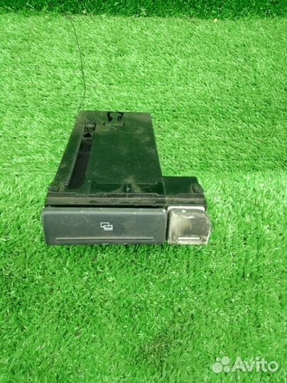 Вещевое отделение VAG audi A4 8E 3368