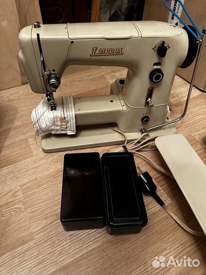 Швейная машина LADA