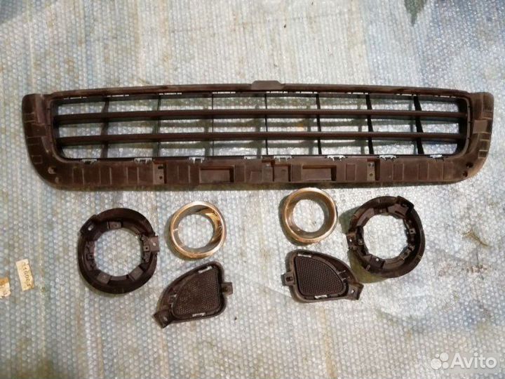 Решетка бампера передняя Lexus Lx J200 2007-2011