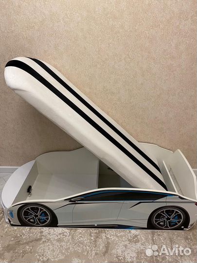 Детская кровать машина