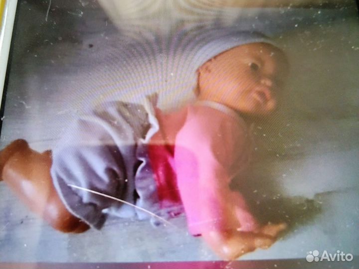 Кукла ползает и говорит