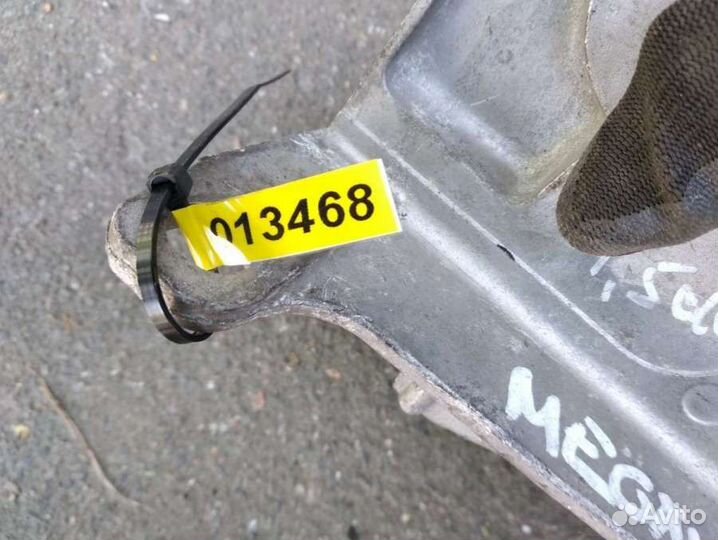 Кронштейн кпп Renault Megane 3 8200112200