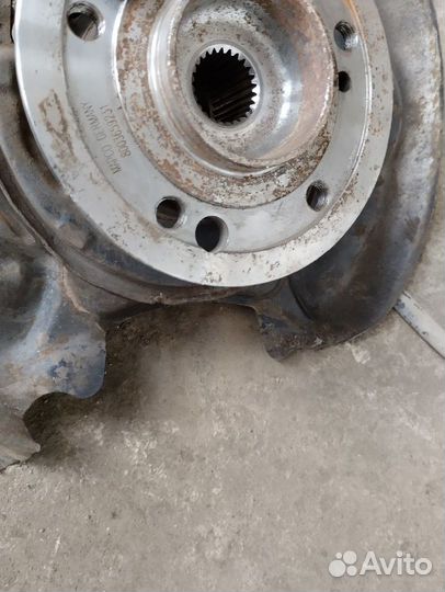 Кулак задний левый Mercedes-Benz W124