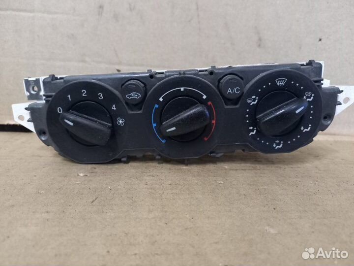 Блок управления климат-контролем Ford Focus 2 Plus