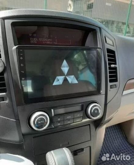 Магнитола на Mitsubishi Pajero 4 Android