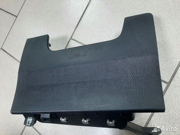 Подушка колен водителя Toyota Rav4 40-2019 (12-19)