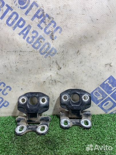 Петля двери передняя правая Mercedes-Benz Clk 230