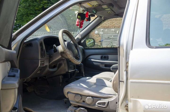 Nissan Pathfinder, 1999