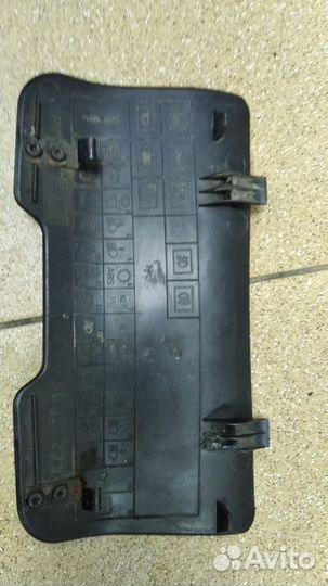 Крышка блока предохранителей салона Опель Астра F