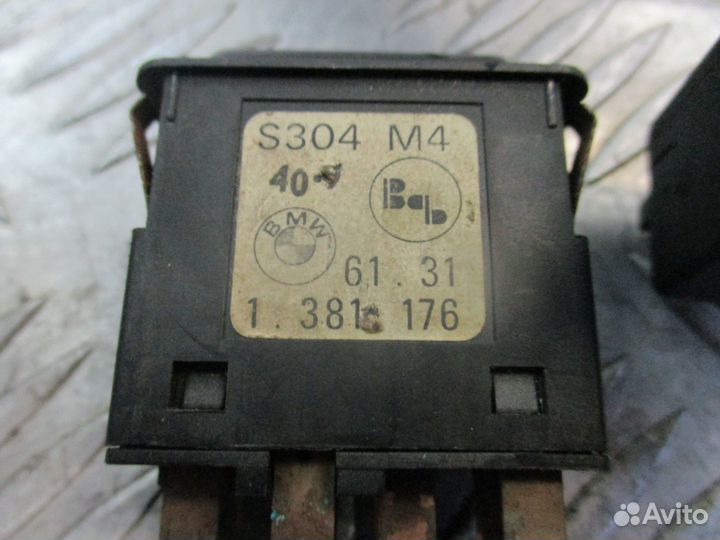 Кнопка в торпеду BMW 3 E30 1986г