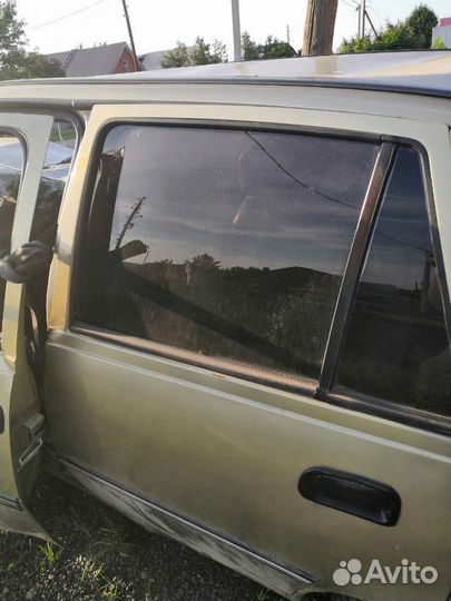 Стекло задней левой двери Дэу Нексия Daewoo Nexia