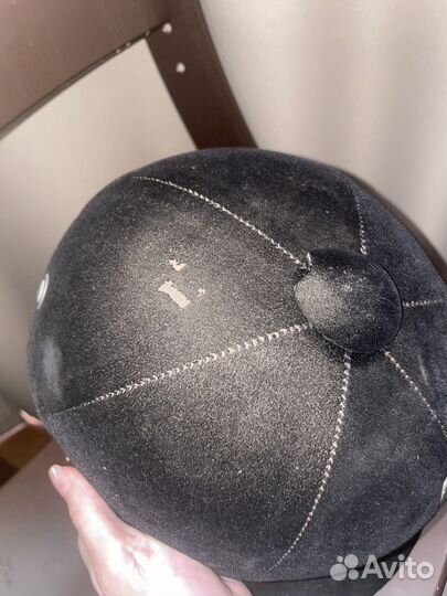 Каска для конного спорта