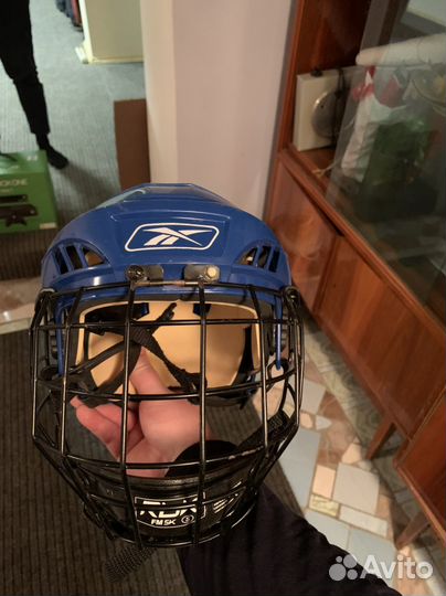 Хоккейный шлем