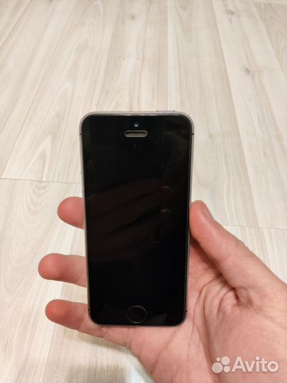 iPhone SE, 32 ГБ