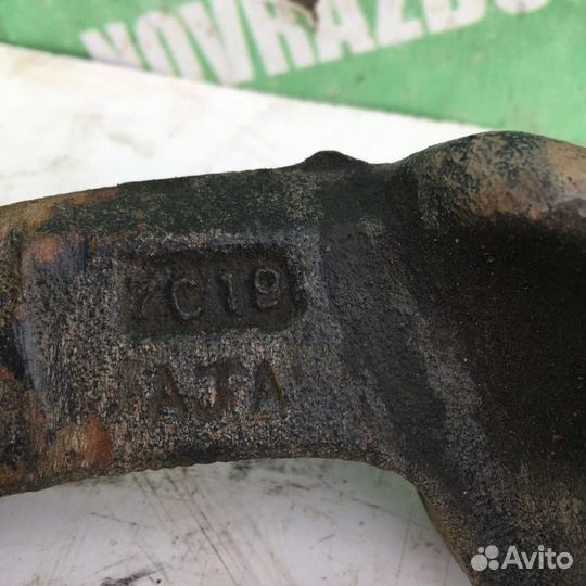 Кронштейн двигателя правый Киа Спектра