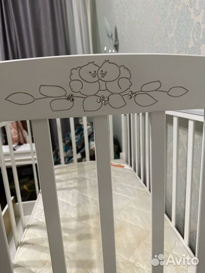 Кровать и пеленальный комод