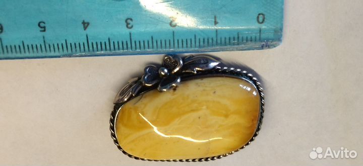 Брошь.пейзажный янтарь (желток) мельхиор. СССР