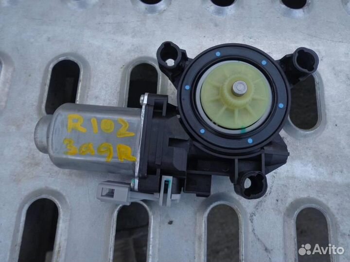 Моторчик стеклоподъемника задний правый VW Polo 5