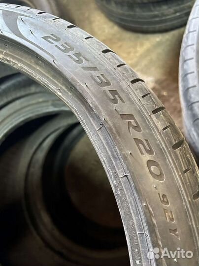 Pirelli P Zero PZ4 235/35 R20