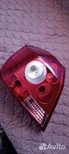 Задний левый фонарь