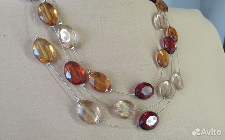 Комплект бижутерии серьги и бусы