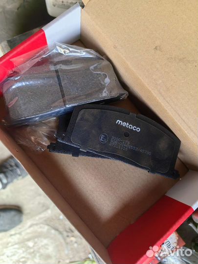 Тормозные колодки передние тойота