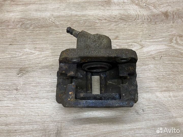 Суппорт передний левый Renault Logan 1 S188