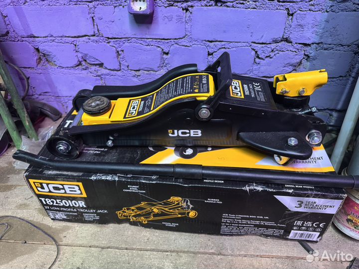 Домкрат JCB Новый с низким подхватом