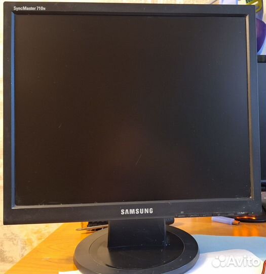Монитор Samsung SyncMaster 710n