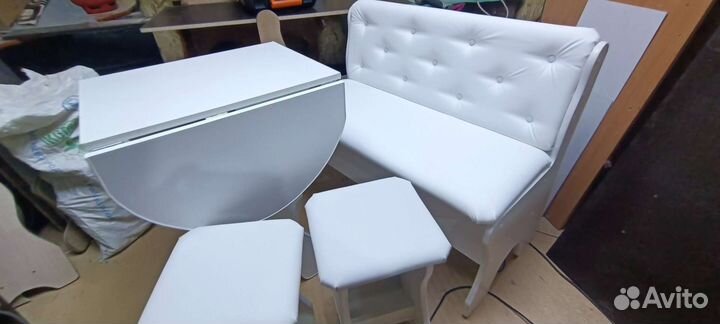 Комплект диван стол табуретки