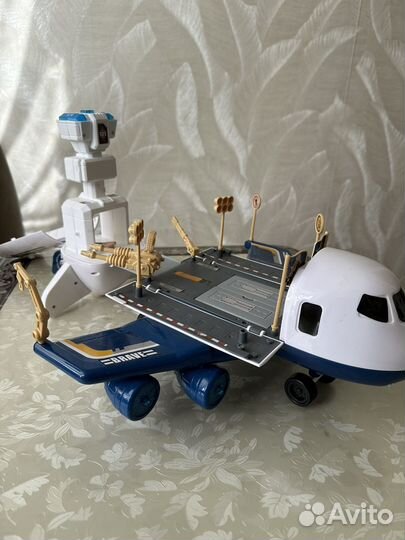 Игровой набор- Самолет-парковка