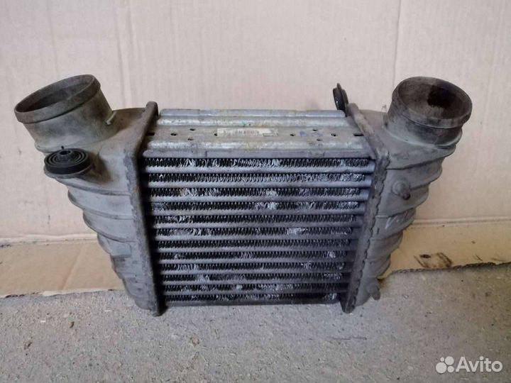 Интеркулер Audi TT 8N 2000 8L9145805H