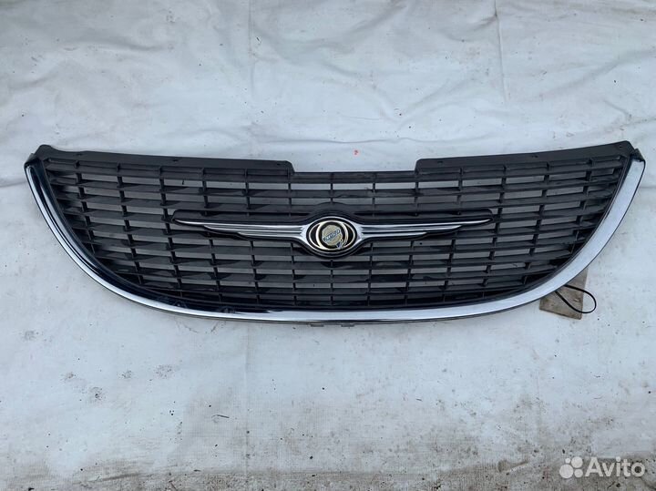 Решетка радиатора Chrysler Voyager 2001-2007