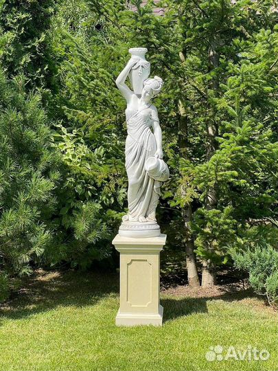 Скульптура Девушка с кувшинами