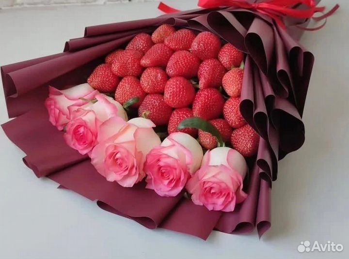 Букеты из клубники в шоколаде. Клубничные букеты